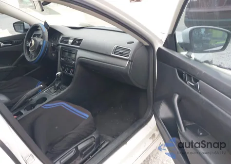 2015 Volkswagen Passat 1.8T S z USA, uszkodzony, nr VIN 1VWAT7A36FC042383